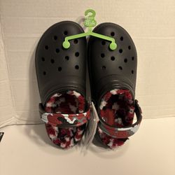 Crocs Baya Fleece Lined Clog Sandals Black w/Red, Black Camo Fuzzy M6 W8 New tag