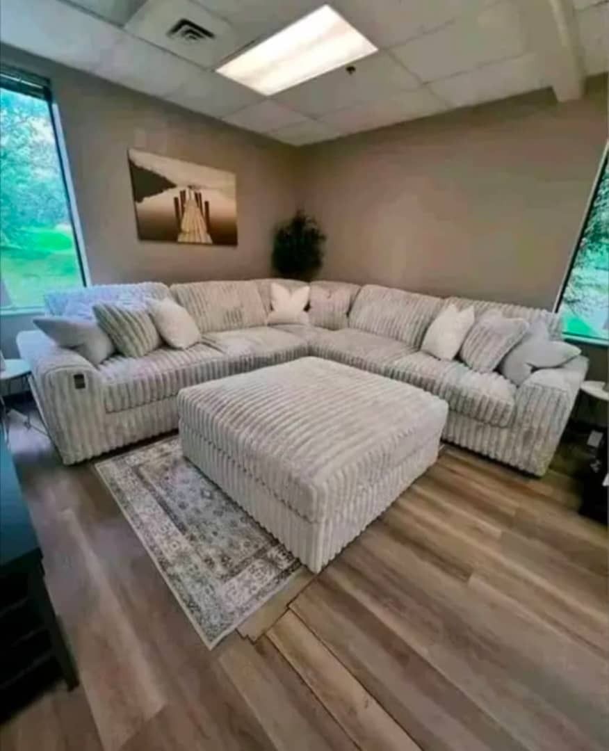 Upgrade Sectional Couch – Excellent Condition