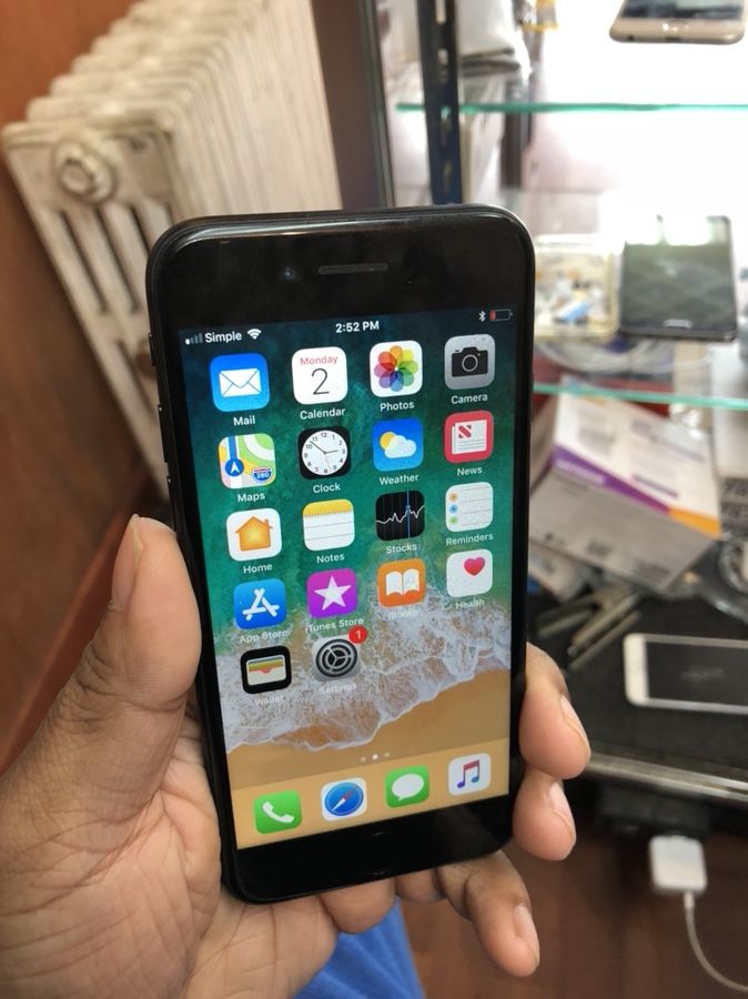 iPhone 7 32gb factory unlocked Mint