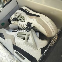 NIKE Air Jordan IV 