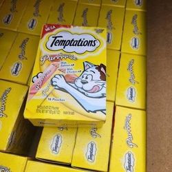 Temptations Creamy Puree Chicken Salmon Variety Pack Lickable 16 Pack