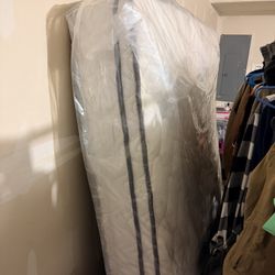 10 Inch Queen Mattress Slightly Used 10/10 Condition
