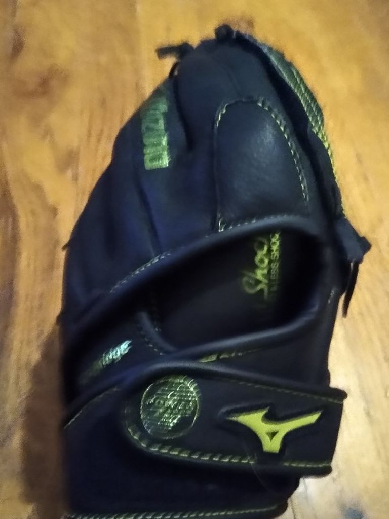 Mizuno Baseball Glove