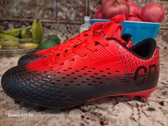 Soccer cleats us size 2.5youth