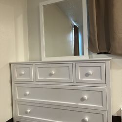 Dresser With Mirror