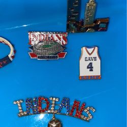 ❤️Cleveland❤️  Pins & bracelet