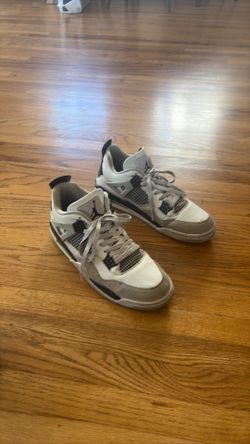 Air Jordan 4s retro size 12M
