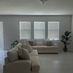 Beautiful Well Kept Sofa Set