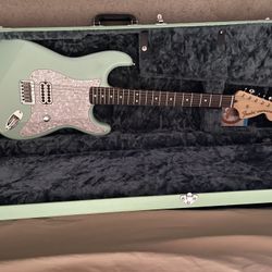 2023 Fender Tom Delonge Strat With Case