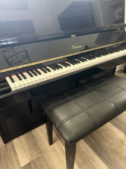 Vienna Upright Piano With Bench