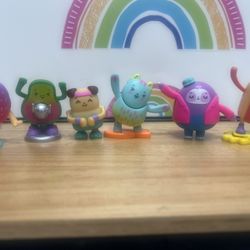 OH MY GIF!  6 DANCING FIGURES IN AWESOME COLORS! ALL LIKE NEW