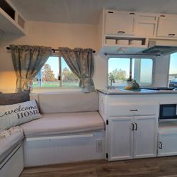 Renovated Turn-Key Lightweight Camper