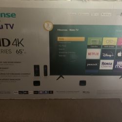 Hisense Uhd 4K R7 Series 65” Roku Tv