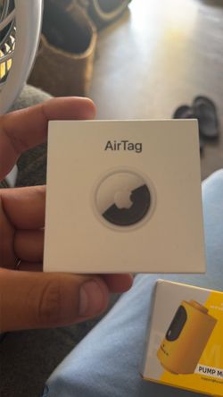 Apple AirTag in Box
