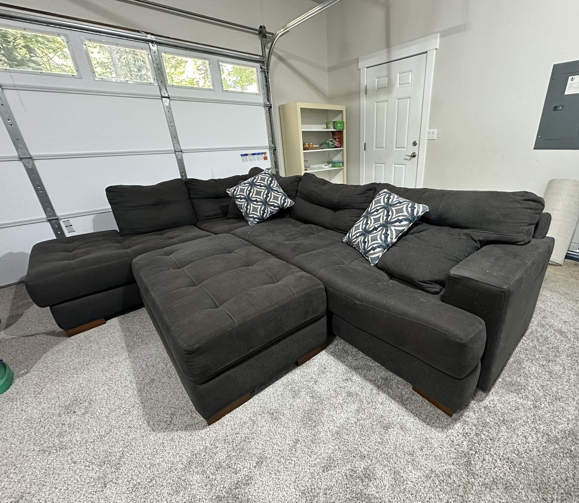 Sectional Couch With Ottoman