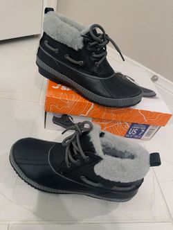 Brand NEW women boots size 7 with box, waterproof
