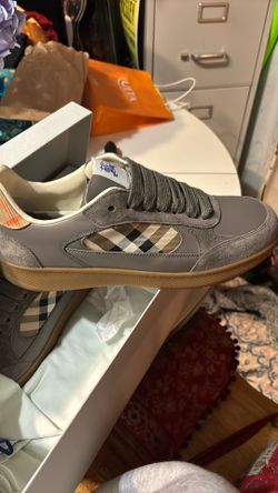 BURBERRY LOW TOP SNEAKER ON RUBBER SOLE