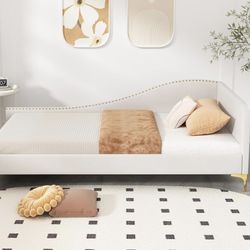 Twin Size Daybed w/Headboard - FREE