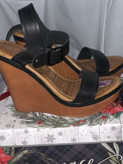 NEW NEVER WORN Black Wooden Wedges