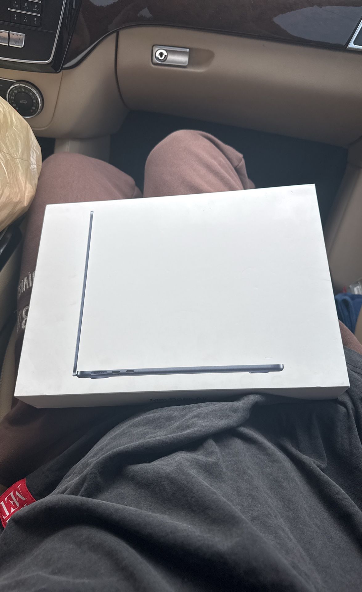MacBook Air M3 (2024)