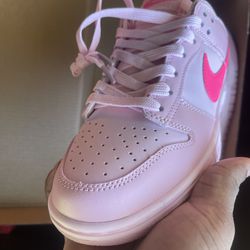 Women’s Nike Triple Pink 🌸 Dunks 