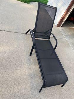 Patio chaise (3 pics of 1 chair)