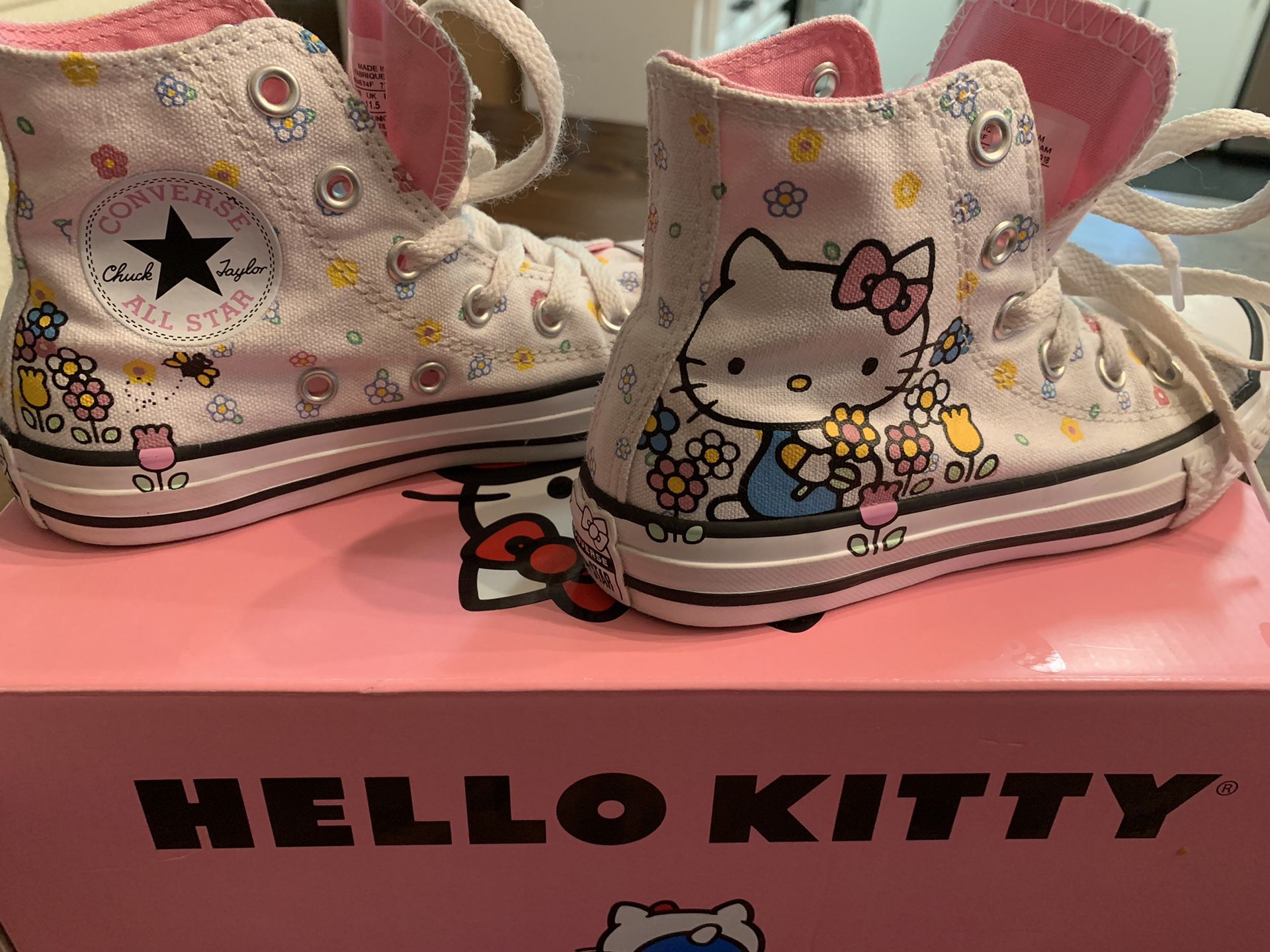 Girls hello kitty converse size 12