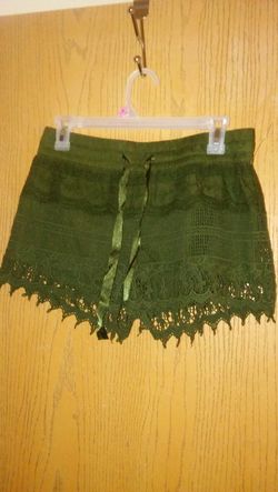 Juniors shorts sz med 7-9.