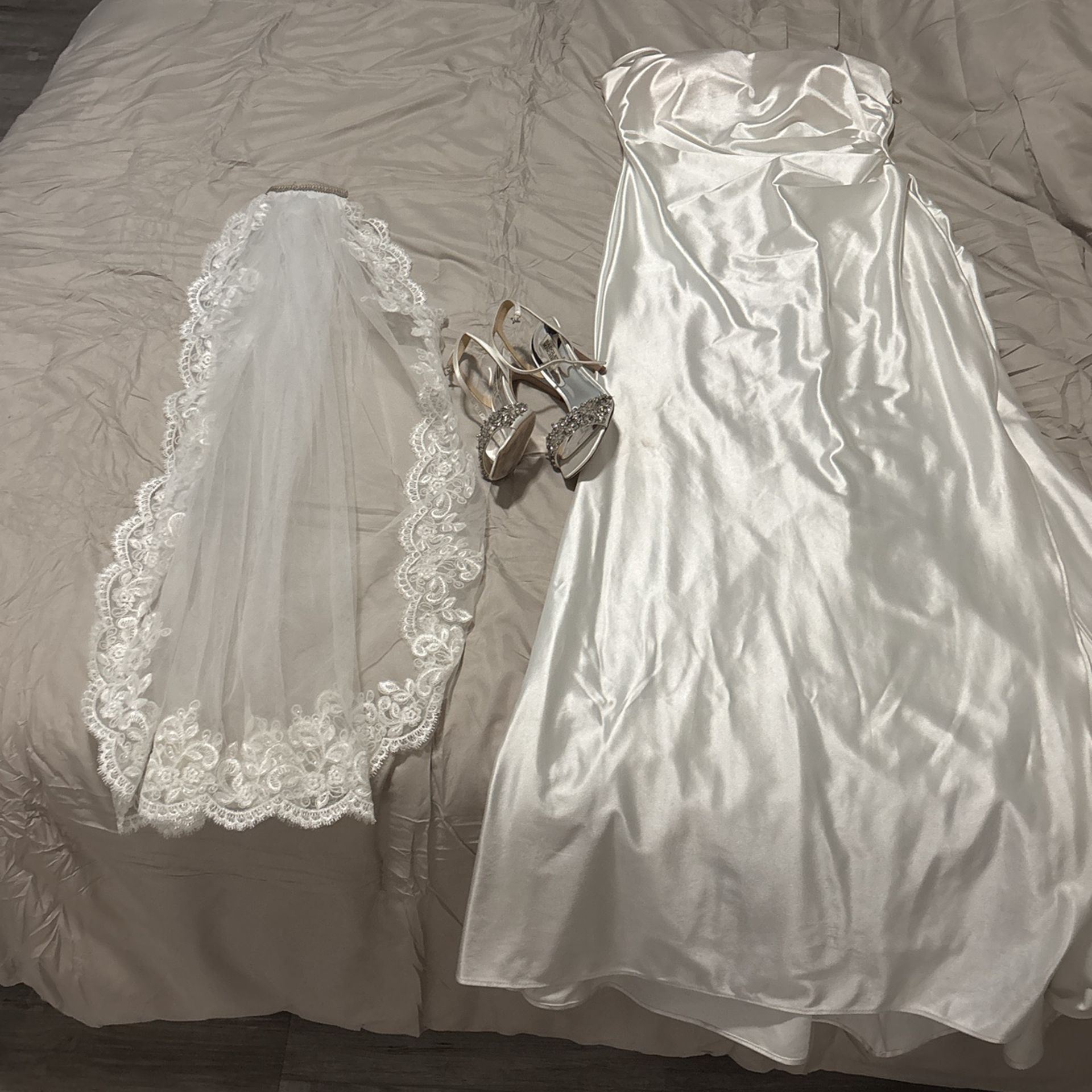Simple Wedding Down With Vail And Shoes
