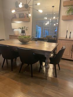 Dinning Chairs 6 piece Leather in Good condition! Table not included