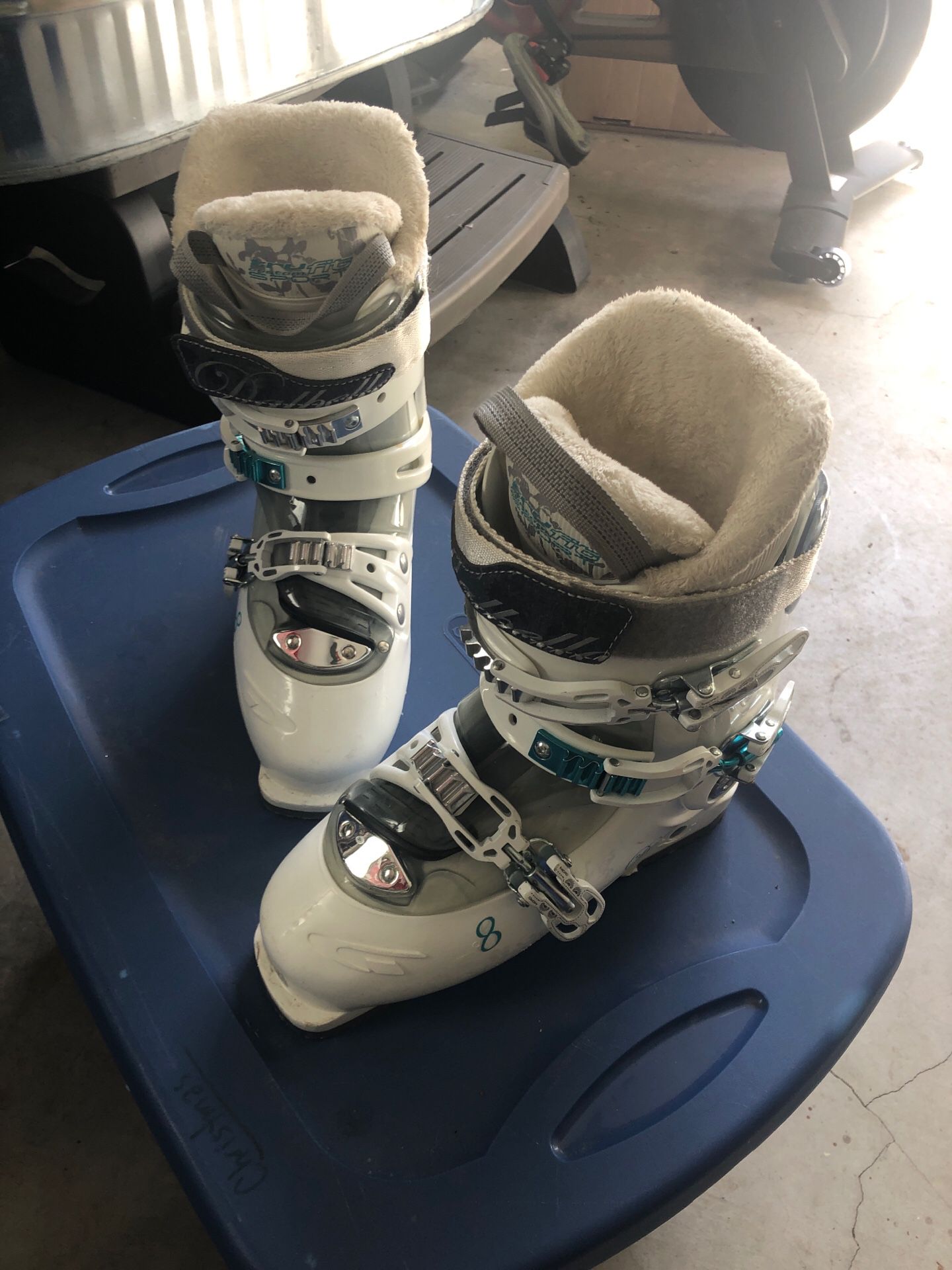 Women’s ski boots size 7.5