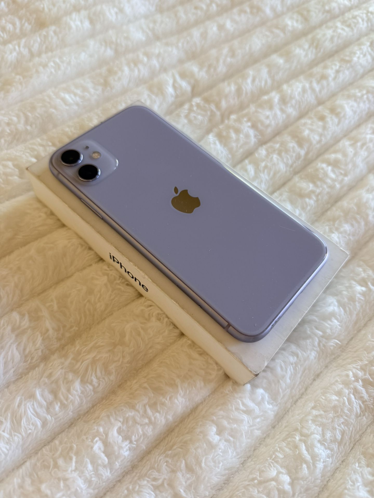 iPhone 11 Damaged Screen UNLOCKED