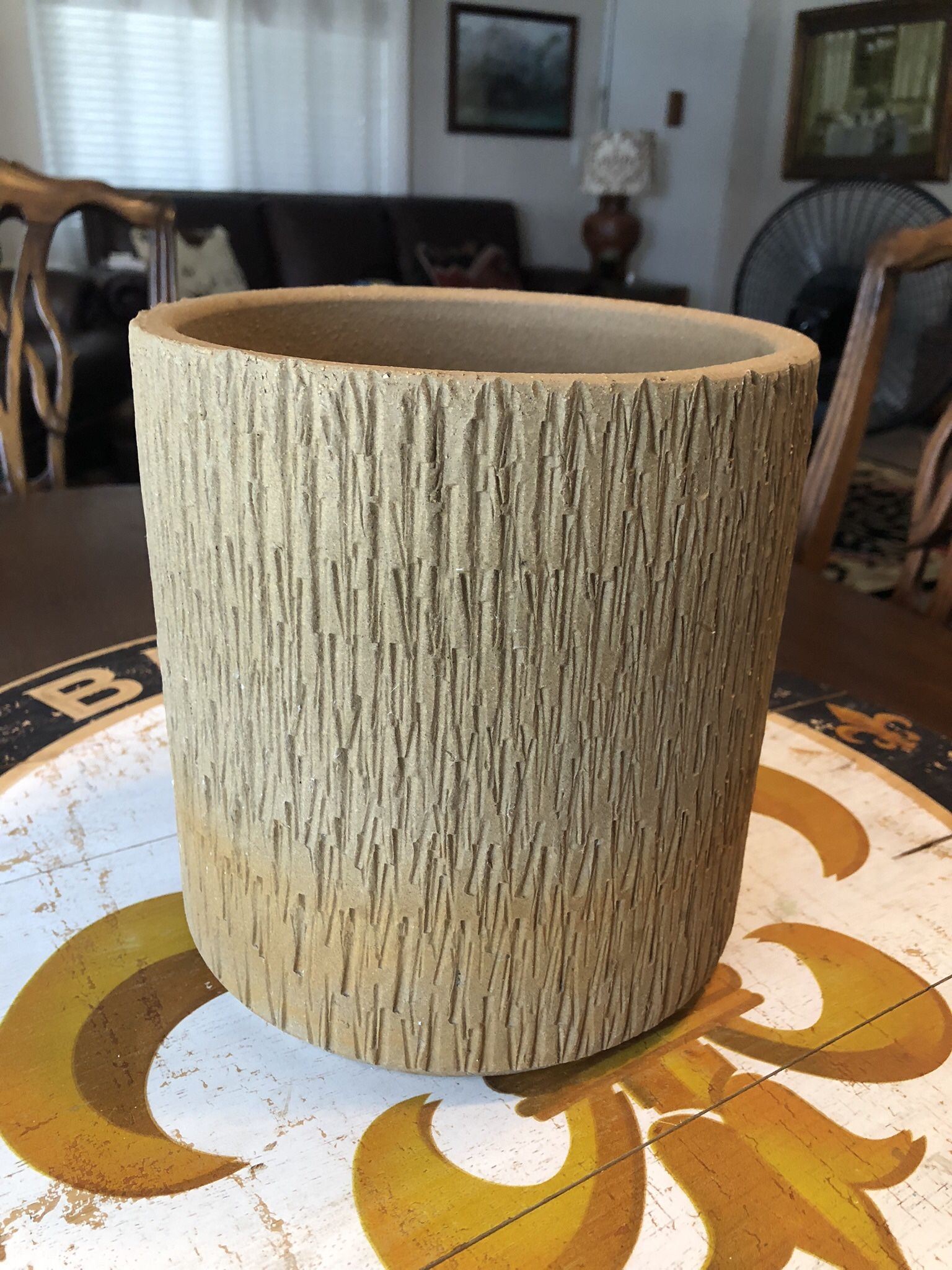 Gainey Scratch Sgraffito Ceramic Pottery 8” Tall
