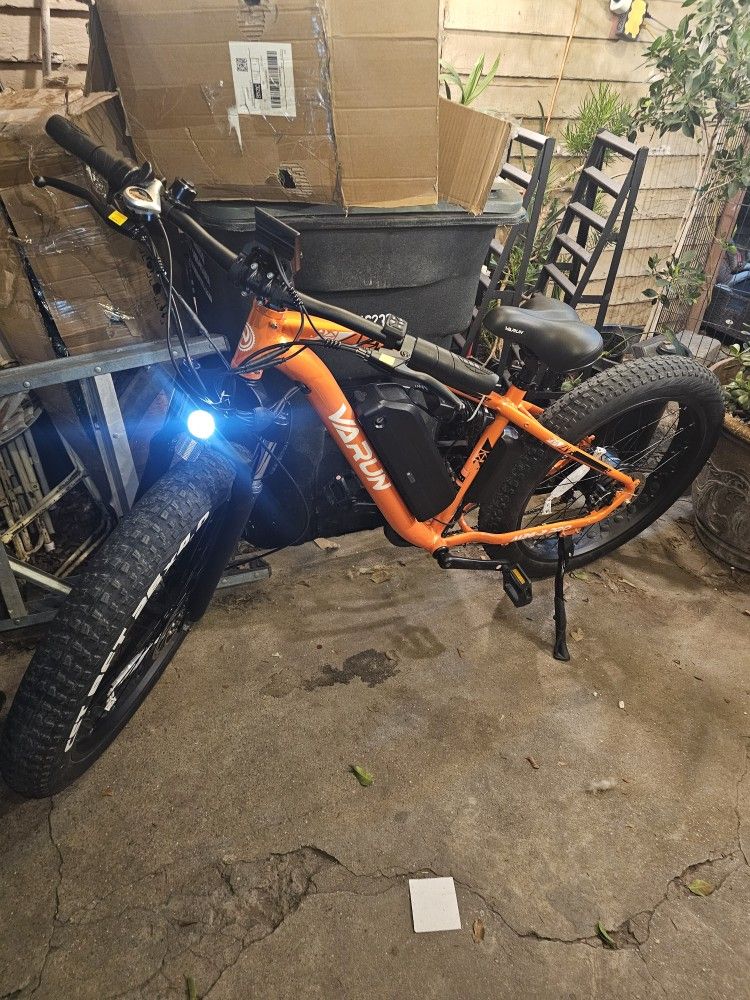 Varun 25mph Electric Bicycle 