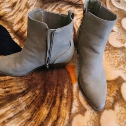 Womens Size 10M Light Tan Boots-- New