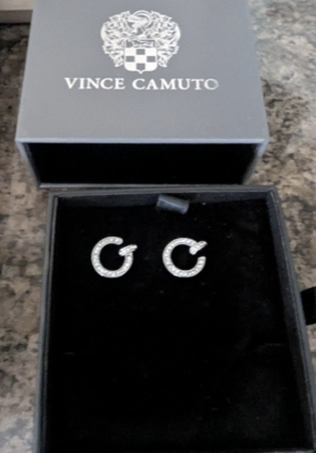 Vince Camuto