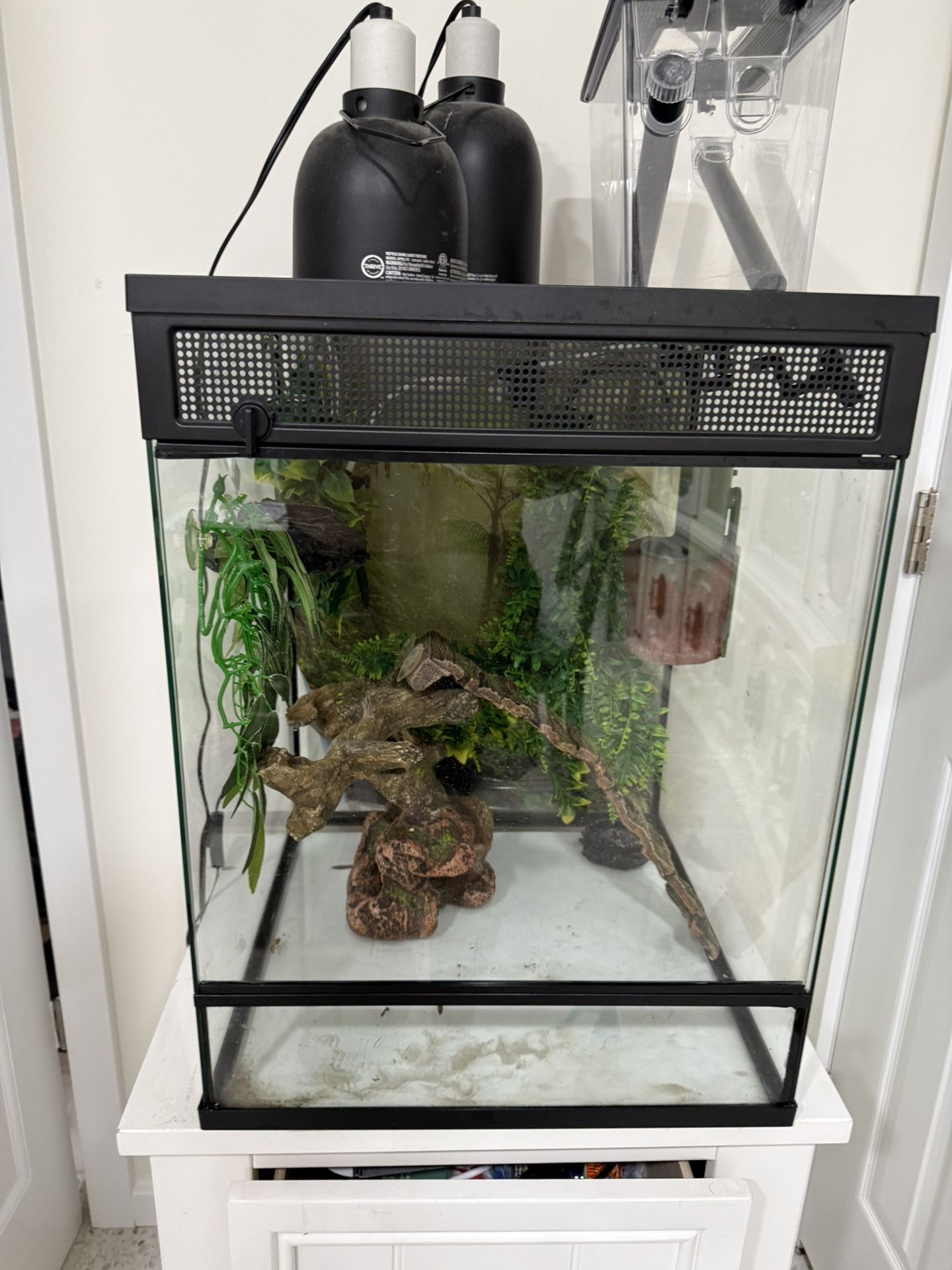 Chameleon Enclosure 18 X18x24 Inch