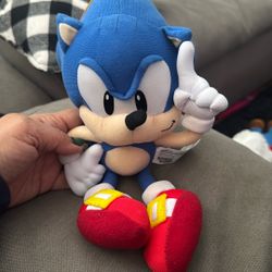 Classic Sonic plush 