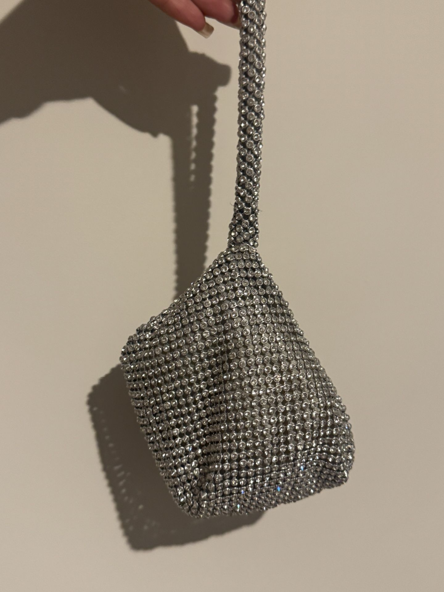 ✨ Sparkly Rhinestone Wristlet – Perfect for Holiday Parties