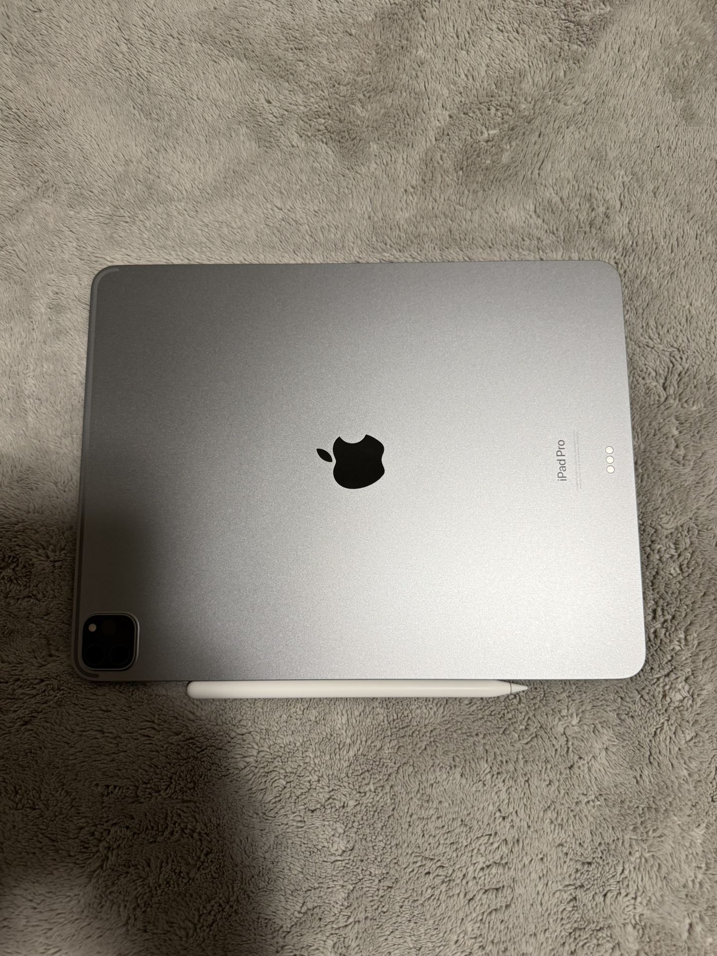 iPad Pro 12.9″ (6th Gen) 256GB + Apple Pencil (2nd Gen) + Magic