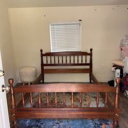 willet sold countryside cherry bedframe (solid Wood)