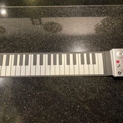 Roll Up Piano Keyboard 37 Keys Piano Portable Keyboard with Built-in Speaker