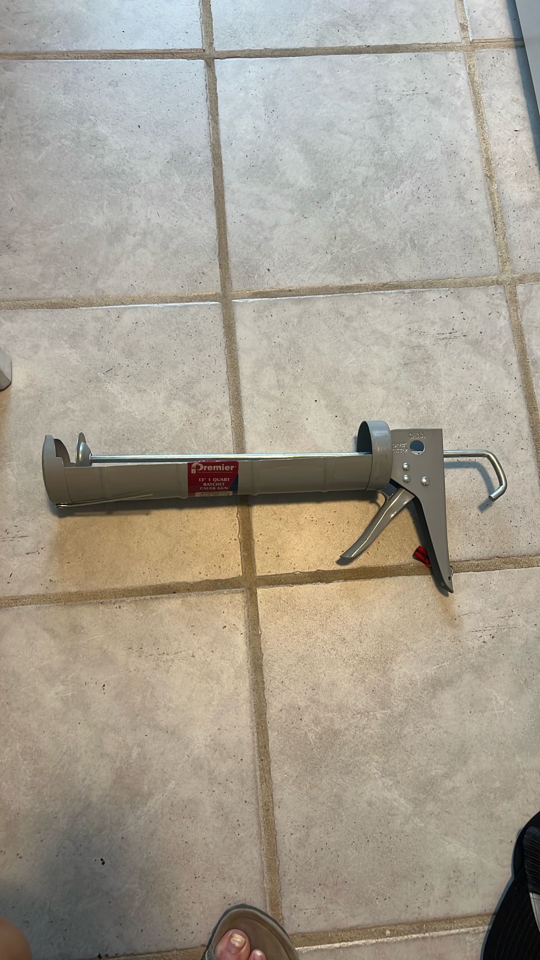 NWT 13” 1 Quart ratchet caulk Gun