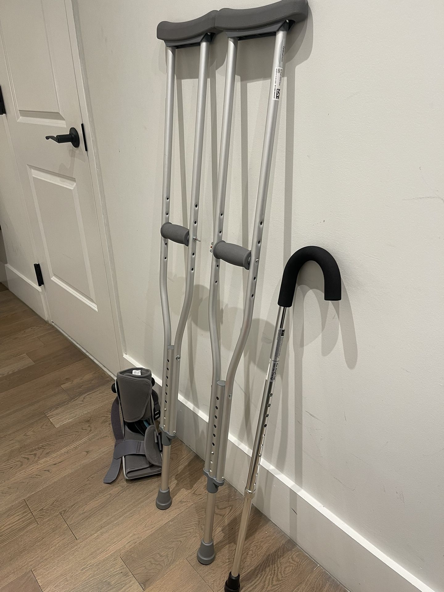 Foot Surgery Care Pack: Crutches Cane And Boot