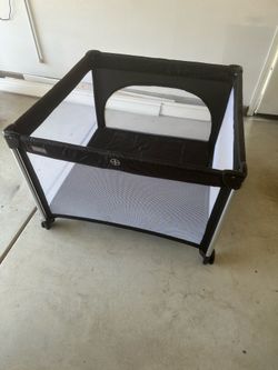 Large pack and play - LIKE NEW