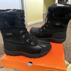 Women’s Size 7 Waterproof Snow Boots