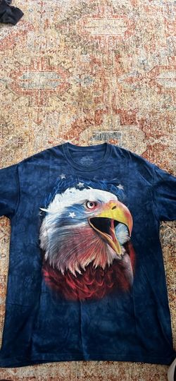 The mountain xl patriotic eagle tshirt