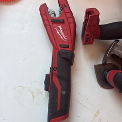 Milwaukee Tubing Cutter M12