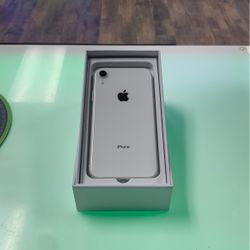 iPhone XR Unlocked 64GB Mint Condition- White