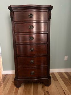 Classic Lingerie Chest